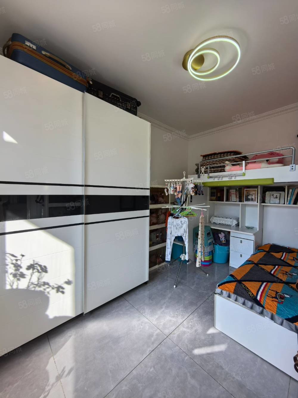 山语城3室2厅2卫135㎡南北80万