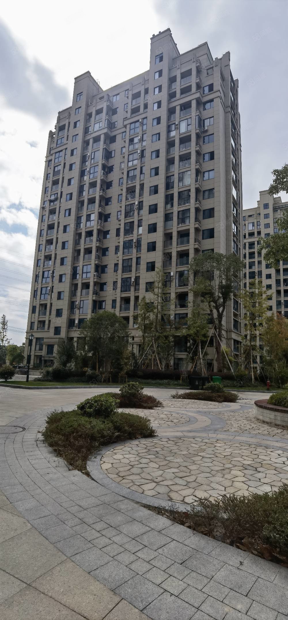 万和嘉园3室2厅2卫128㎡南180万