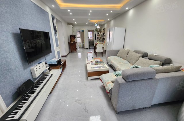 阿卡六期精装修三室南北通透送车位 理想城旁边随时看有钥匙