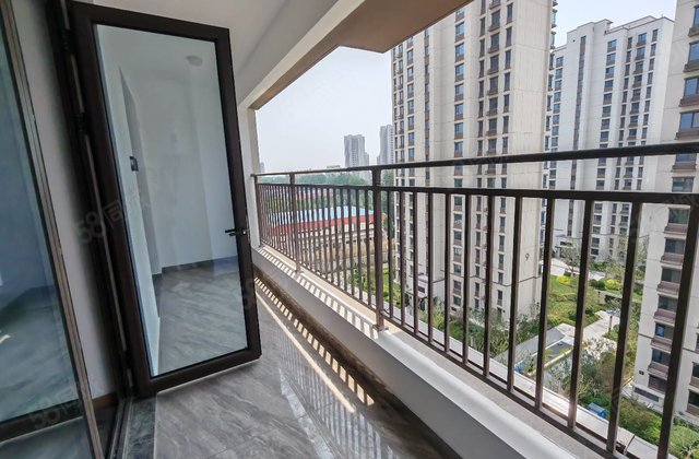 一实验旁  学府印象 国企开发 三居室 新房末住  双阳台