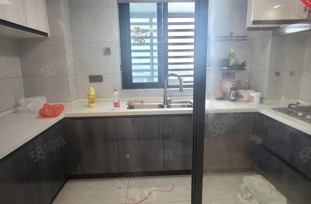 杨帆龙悦4室2厅120㎡165万二手房图片