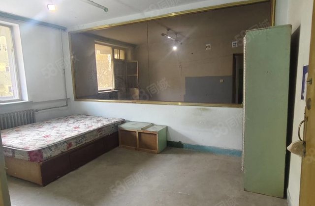 红卫星居住小区2室1厅50㎡4.5万二手房图片