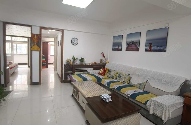 站前街眼科医院附近，步梯好楼层，周围环境优渥，房东诚心出售。