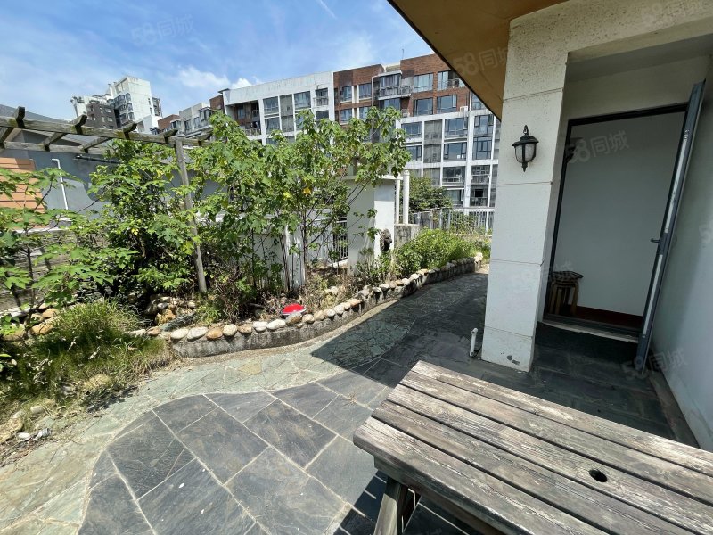 南湖花园金地格林小城精装叠墅带大露台看房子方便