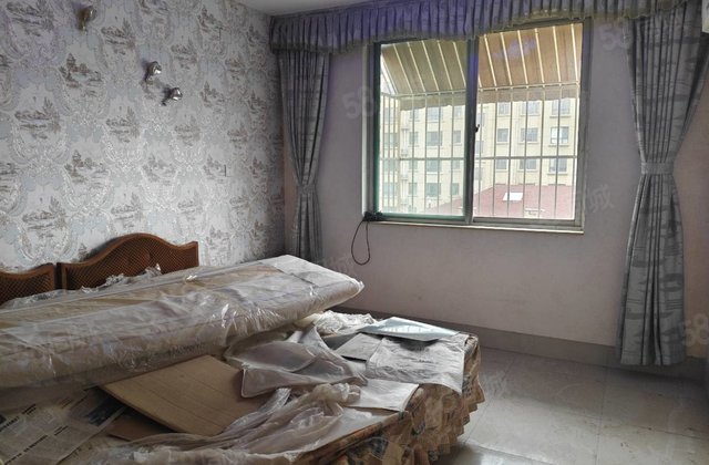 东昌本部，一品家苑，三室两厅，停车方便，随时看房