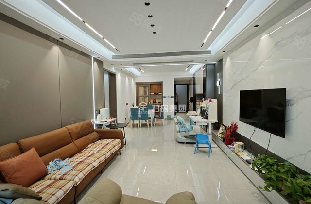 国岳府，精装三室，带储藏室，采光视野好，东昌东，拎包入住