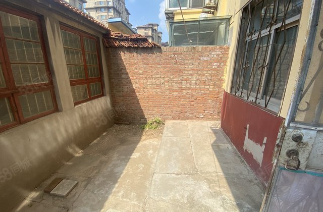 急售东昌中学 一楼带院 三室 益民装饰公司家属院 有钥匙