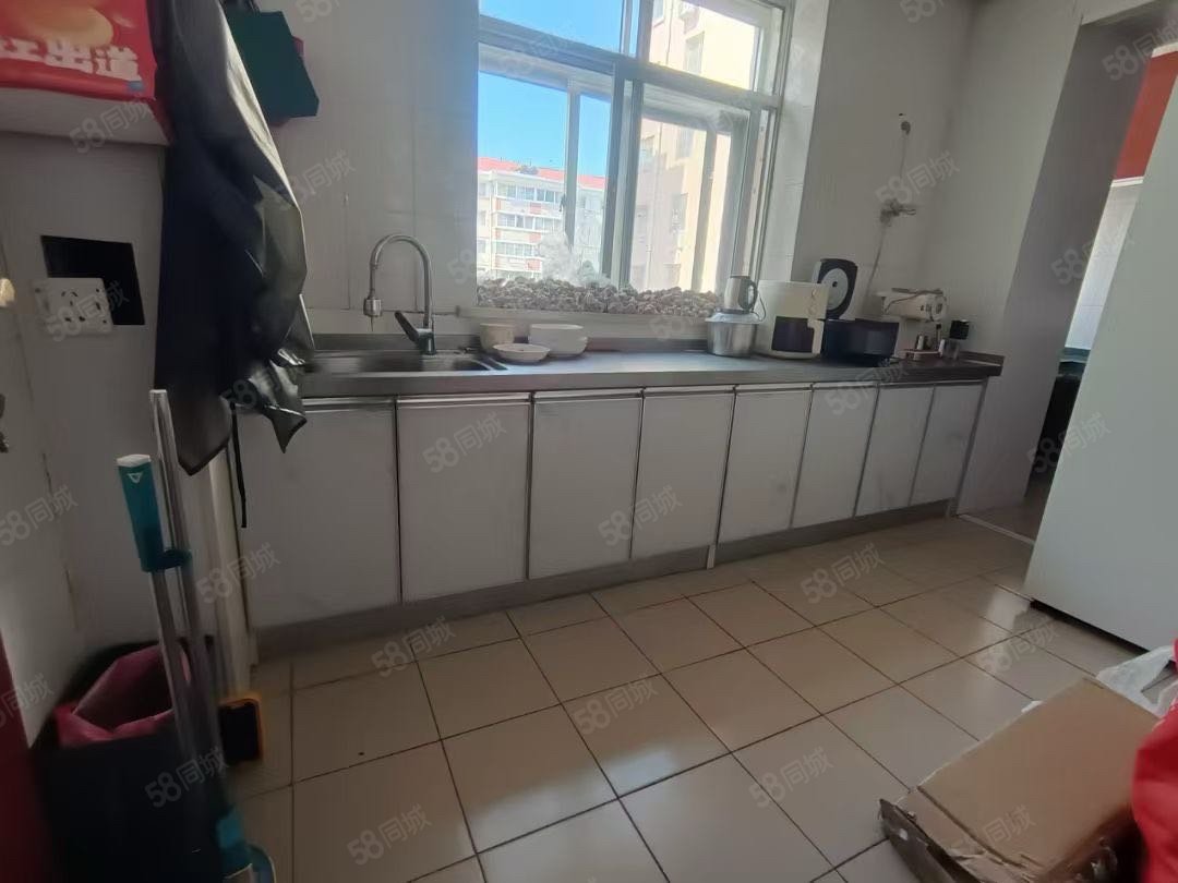 西文化生活小區(qū)3室1廳1衛(wèi)132.37㎡南48.8萬