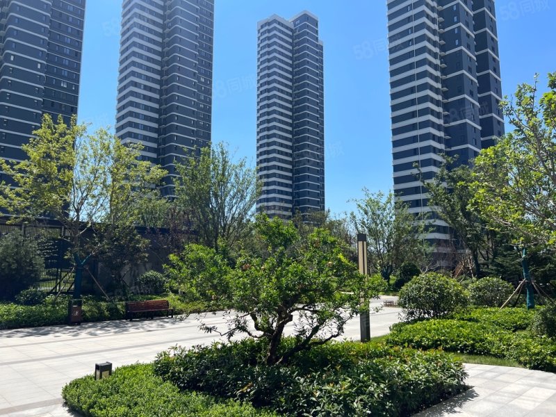 海信灵山湾天玺3室2厅2卫131.97㎡南北175万