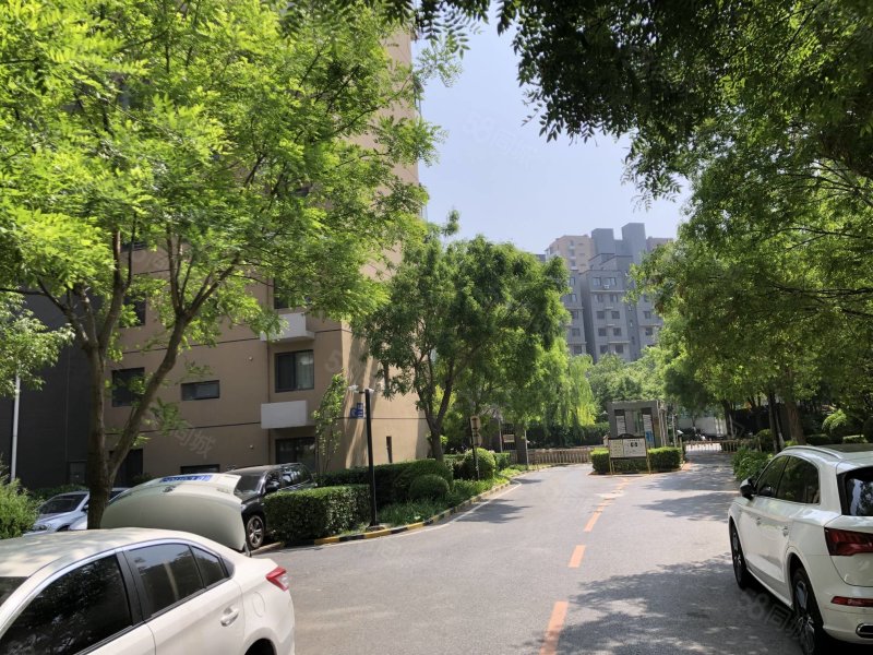 7楼前排保持好急售看房方便近车站超市万科魅力之城