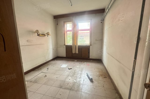 湖边 交警队家属院 步梯二楼 华悦金钻 金柱绿城