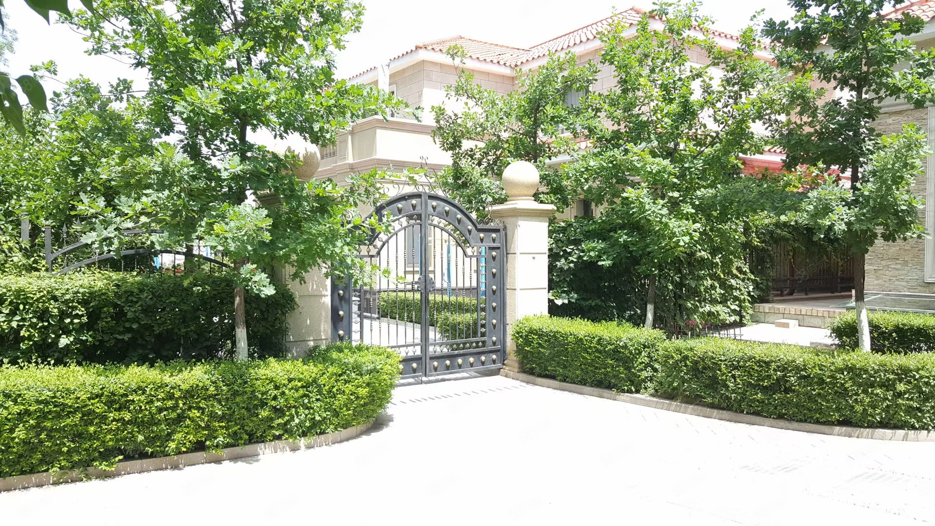 双车位 水磨沟风景区丰泽园(别墅) 600万 采光好 周