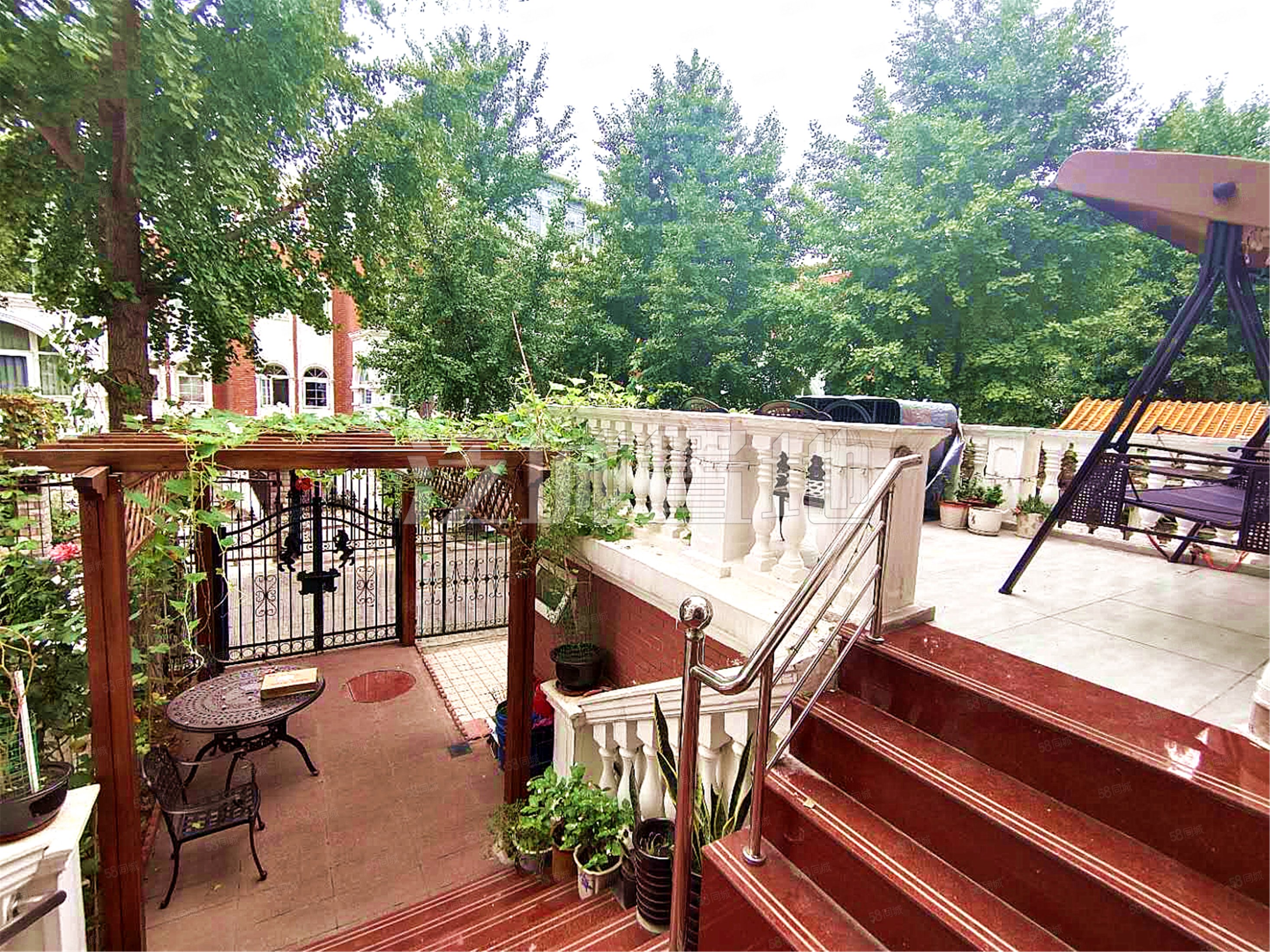 威尼斯花园4室2厅4卫313㎡南北1200万