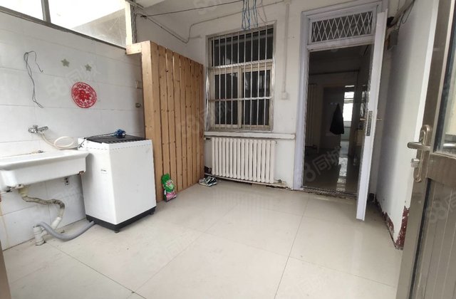 急售 老文轩 一楼带院 三室 院子100平方 三个配房