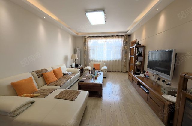 市医院南邻!水韵花都!145个 !急!精装修三叶草!车库另算