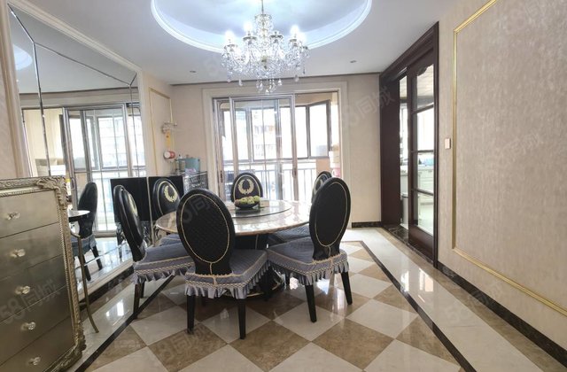 塞维利亚5室2厅285㎡358万二手房图片