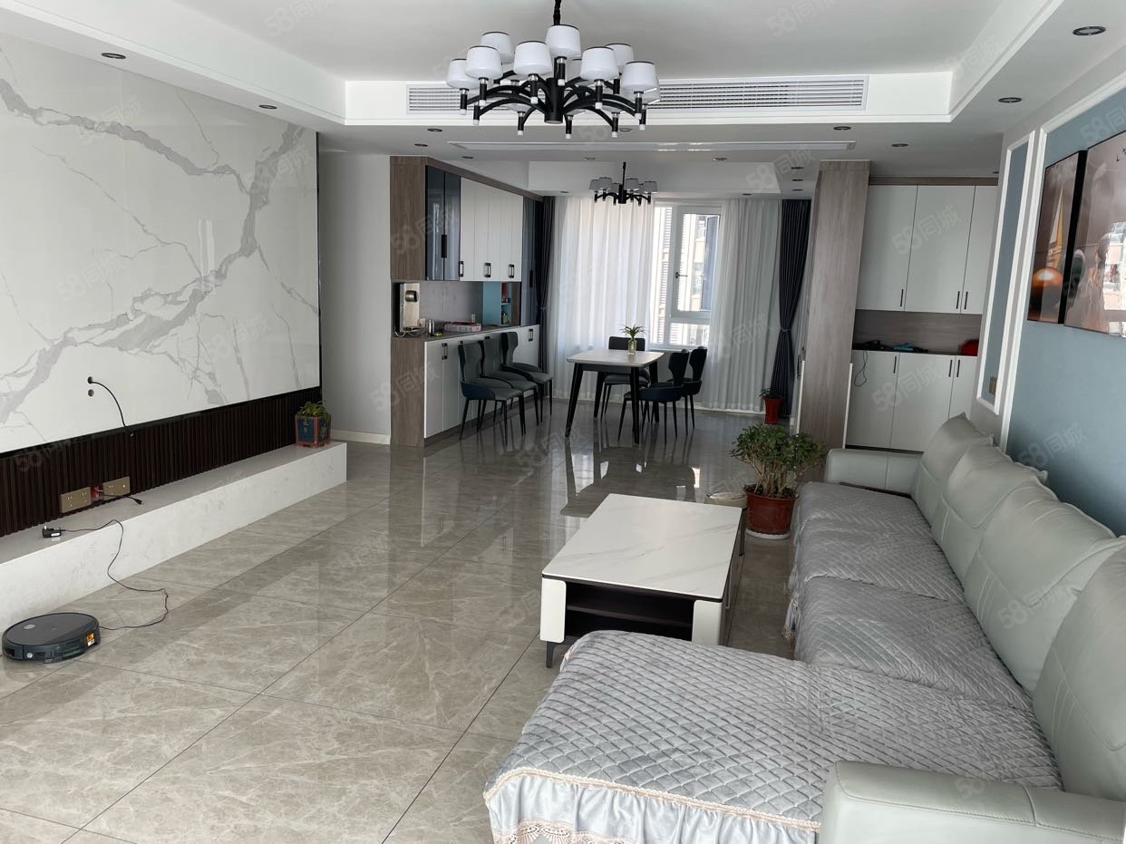 加侨侨城壹号(C区)4室2厅2卫145㎡南135万