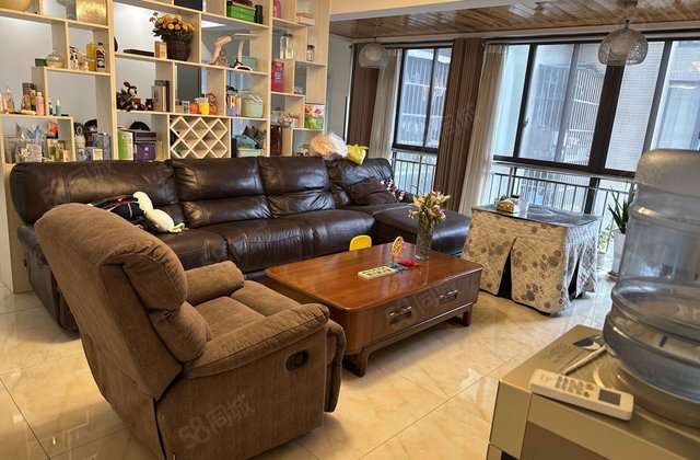 花样年龙年国际中心(二期)3室2厅110.22㎡113万二手房图片