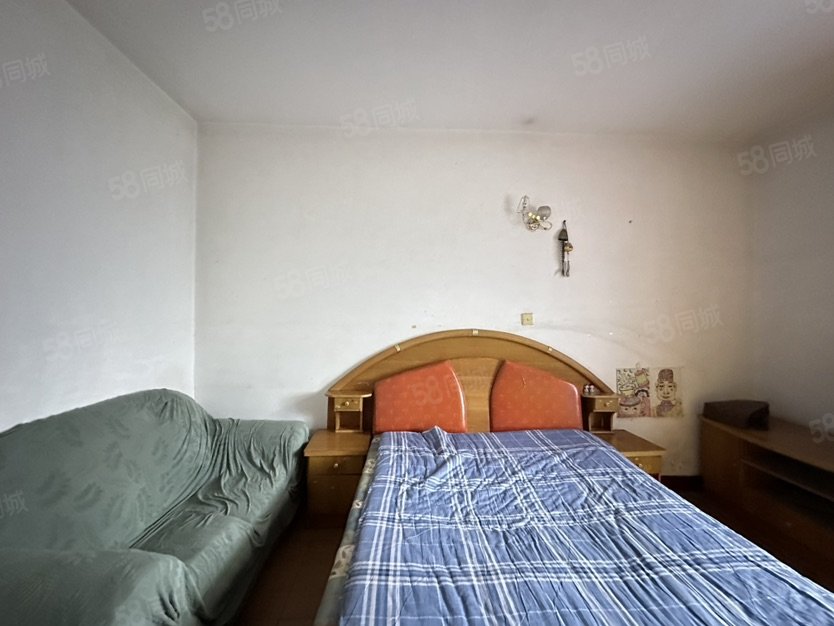 轮胎东村1室1厅1卫32㎡南8.5万