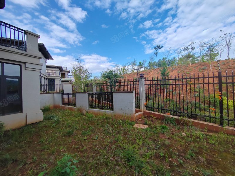 玉山城(别墅)5室2厅5卫400㎡南北335万