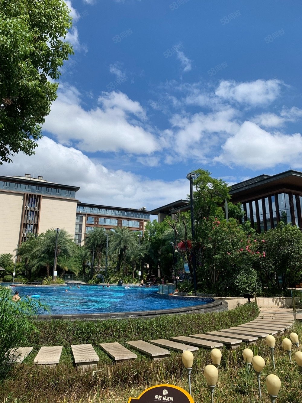 荣和林溪府尊府4室2厅2卫143㎡南北145万