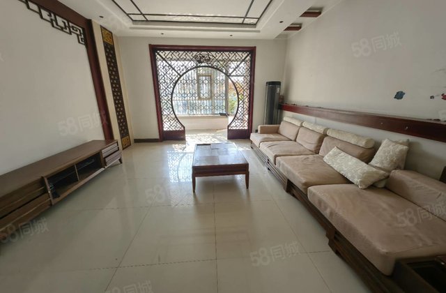 湖边文轩中学  三室两厅两卫带院子320万