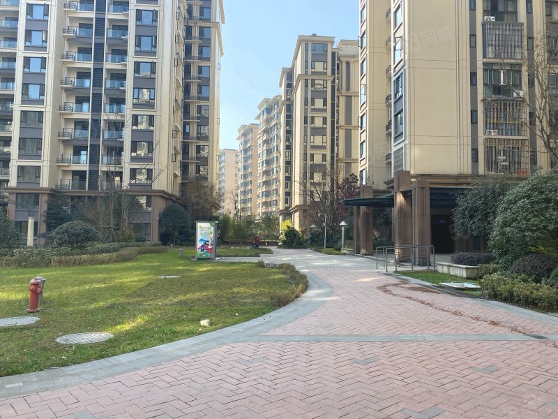 香瑞楠府3室2厅2卫92.72㎡东156.8万