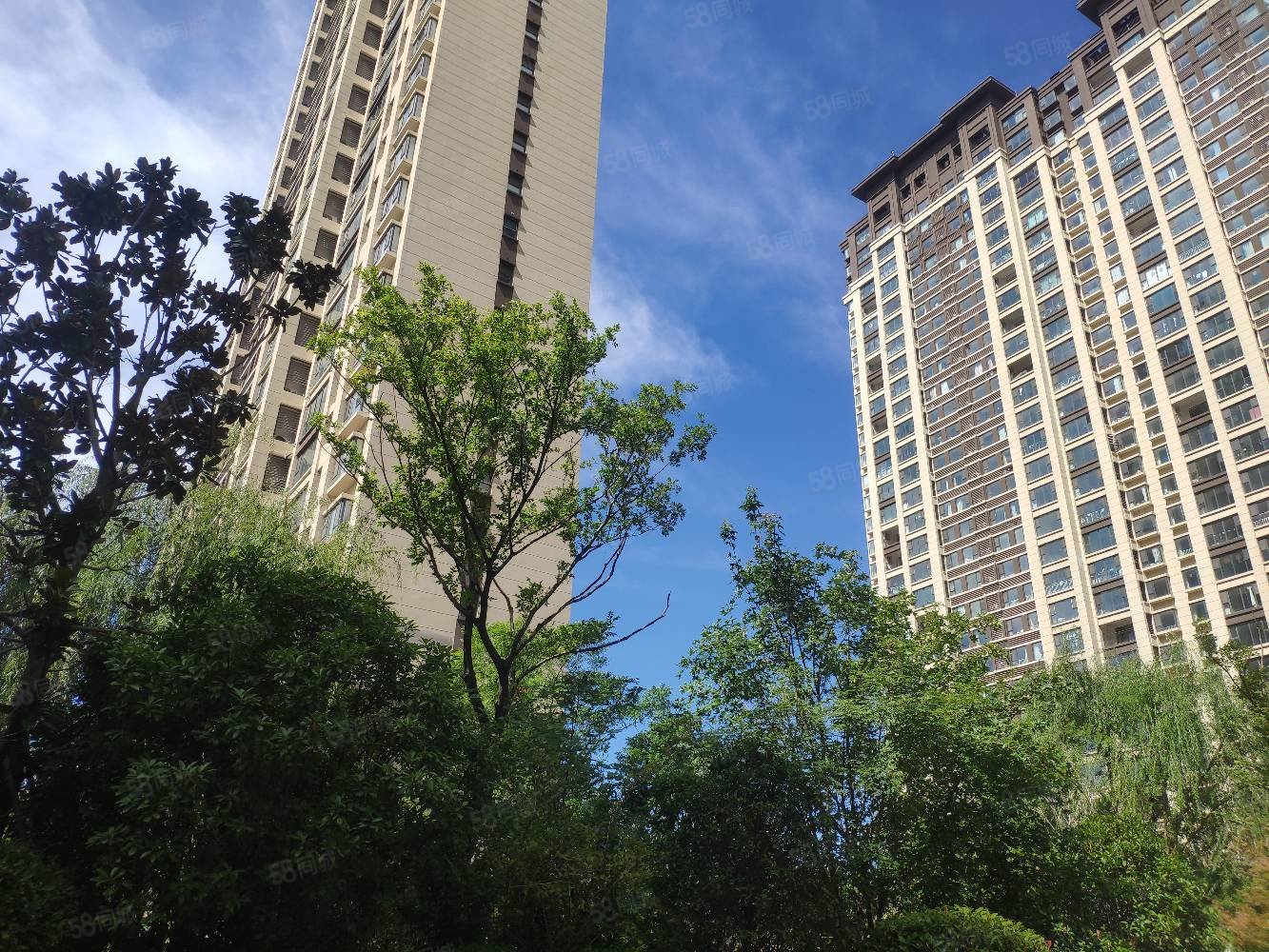 荣盛蓝山郡3室2厅1卫120㎡南98万