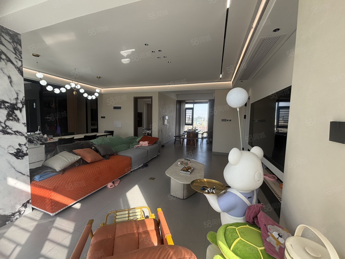 德和领秀广场5室2厅3卫172㎡南北220万