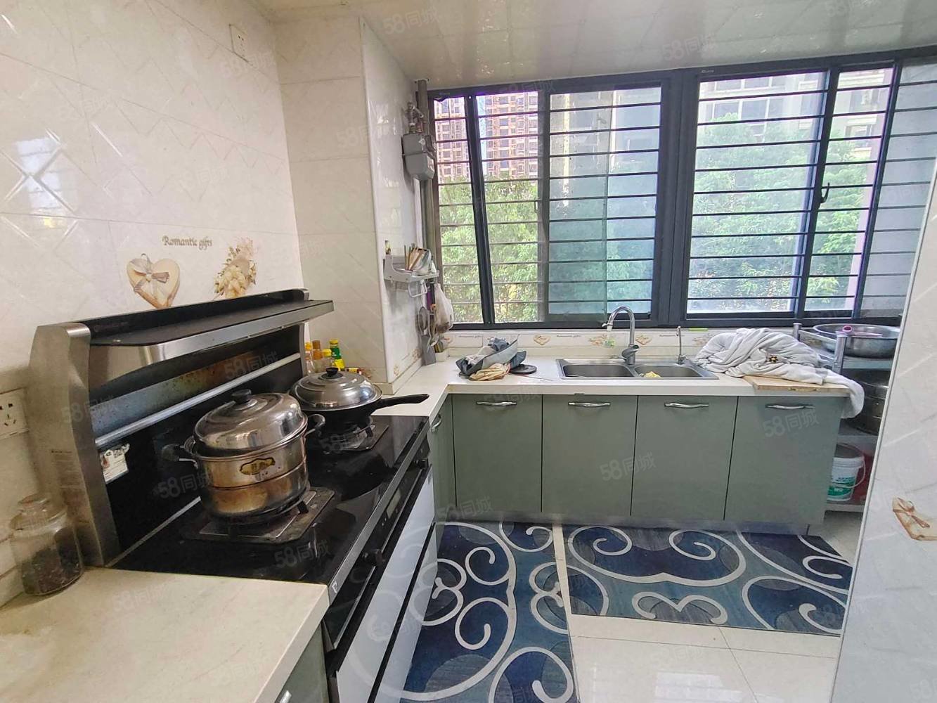 奥林清华3室2厅2卫132㎡南北68万