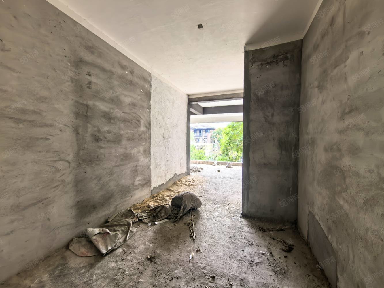 港中旅公元7室3厅2卫300㎡南北175万