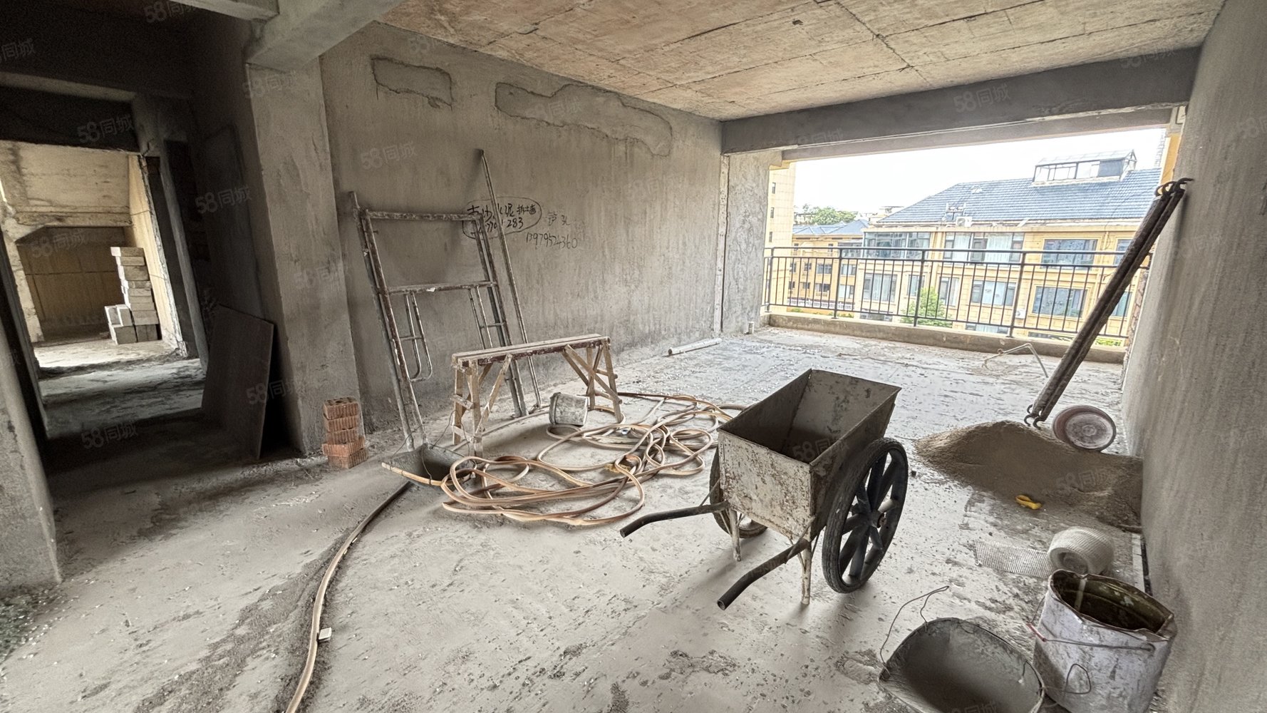 秀江印象7室2厅2卫270㎡南北150万