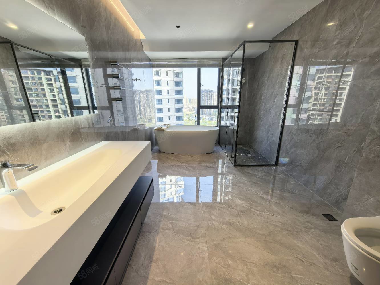 天秀湾4室2厅2卫202㎡南北258万