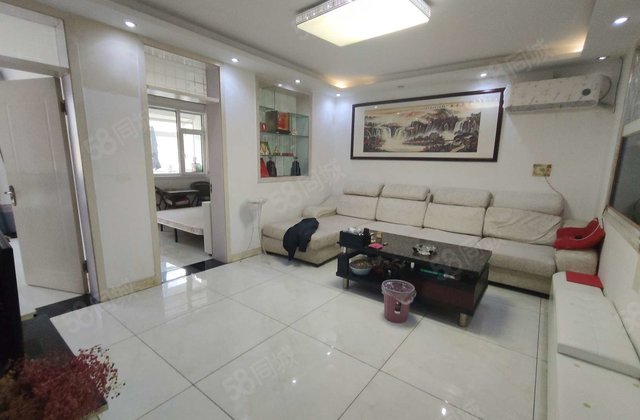 朝南 医疗配套成熟 购物方便 刚需小三居 中间楼层采光好