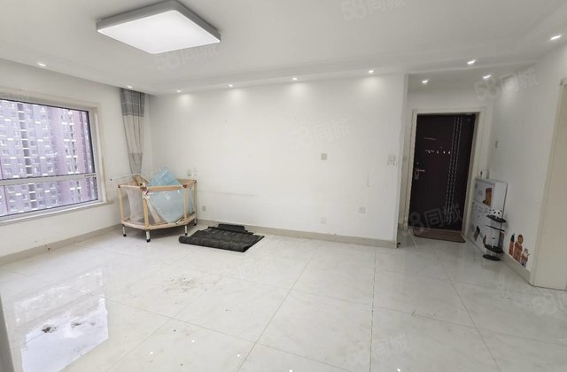 新出三室两厅两卫 南北通透，带储藏室，免大税