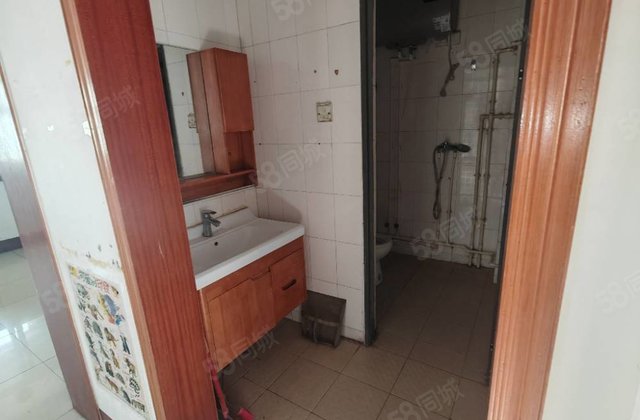 文轩本部 新时代小区四楼  三室 停车方便 可按揭