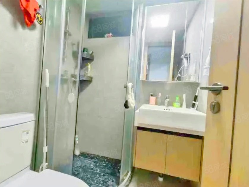 保利中交雲上3室2厅2卫78㎡南北200万