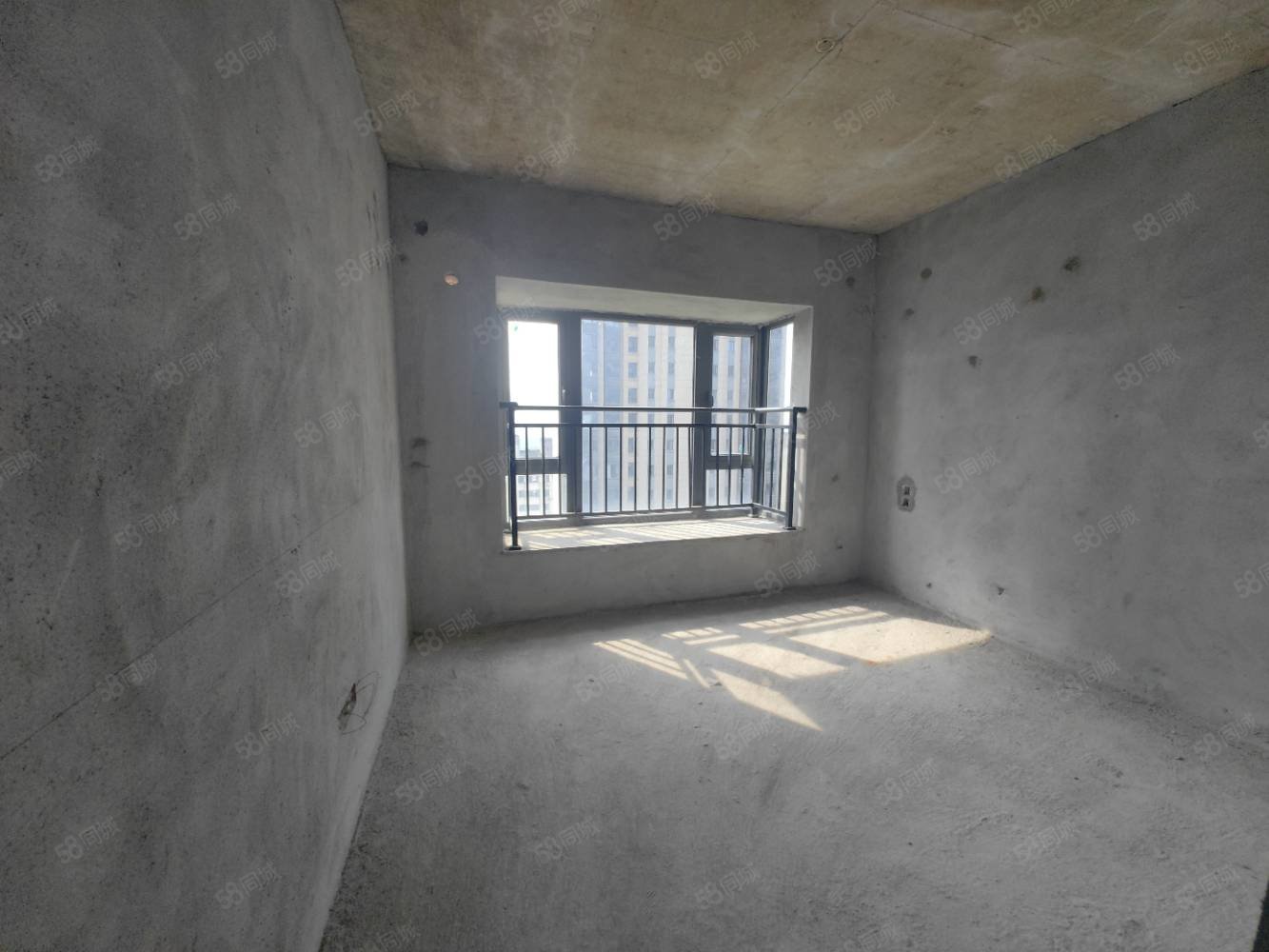 恒大绿洲4室2厅2卫150㎡南北87.8万