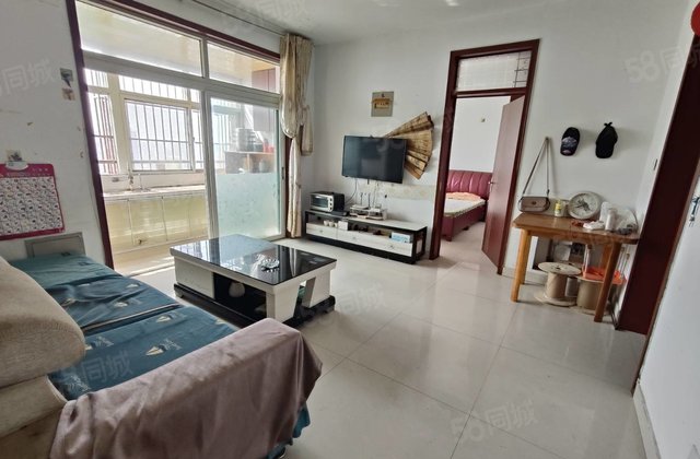 湖边，单价3开头，房东双语，城市主人名人苑三期早市润佳公寓