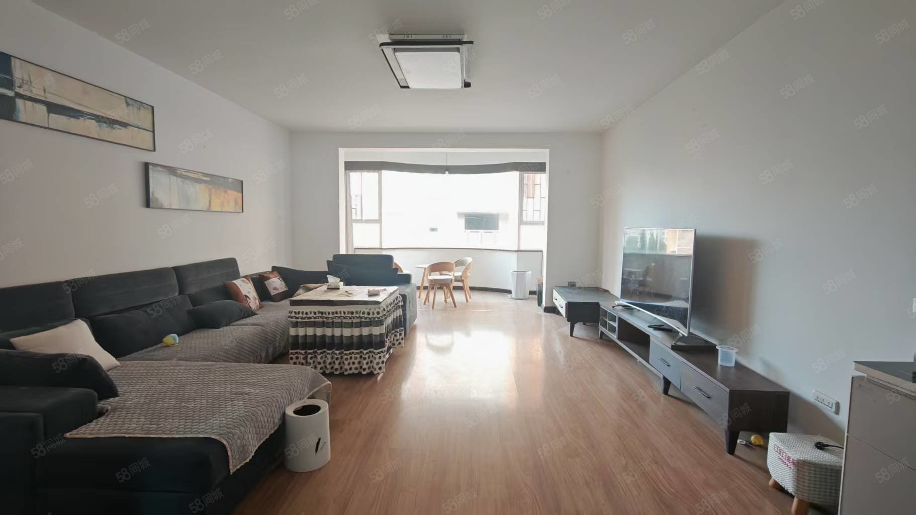 司法局家属区4室2厅2卫155.75㎡南北64万