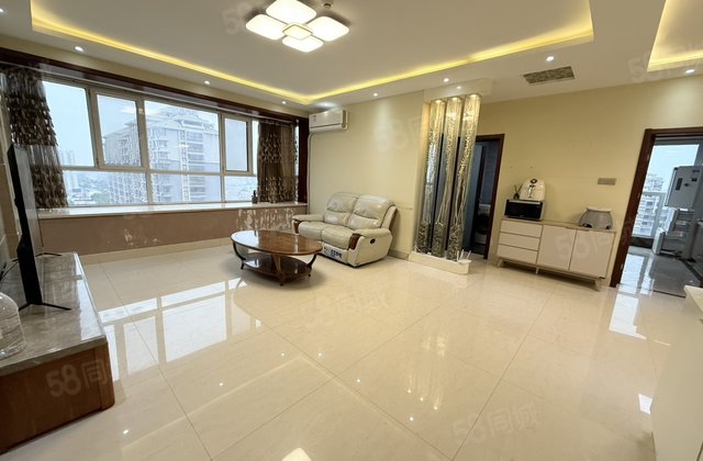 月亮湾D区！贵华苑！边户！电梯  的楼层！全明户型价格可谈！