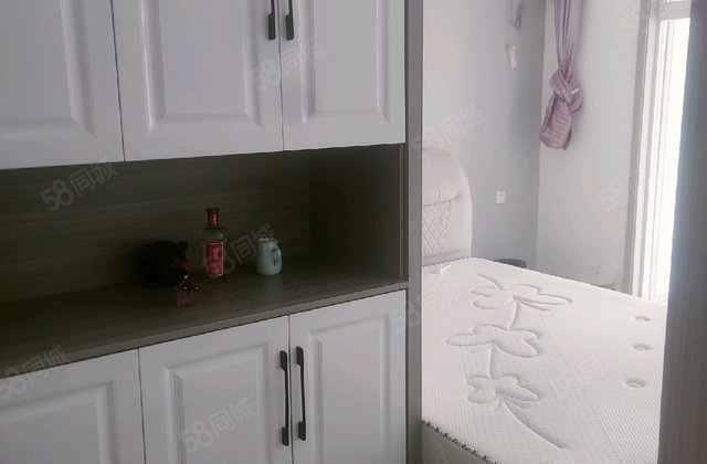 滨河社区2室1厅1卫精装修送地下室送地下室房东直卖全款优惠价