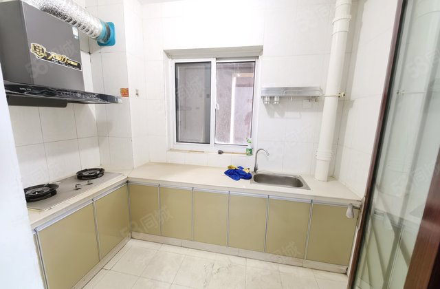 真实在售，5万安家，总高18层免大税带储，温馨两居，随时看房