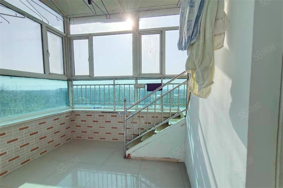 龍聚山莊3室1廳1衛(wèi)84.58㎡南北80萬(wàn)