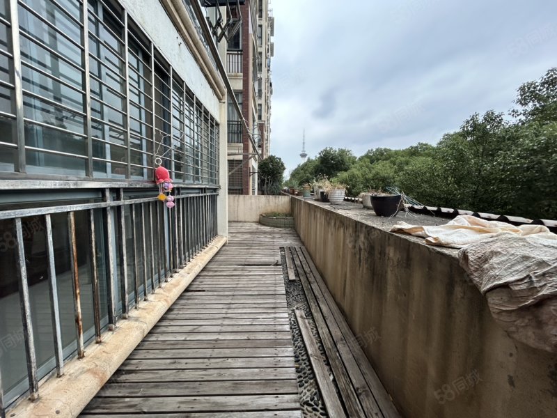 骏景华庭4室2厅2卫142㎡南北89万