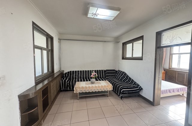 龙山南区 划文轩 三室 临近二   带储藏室