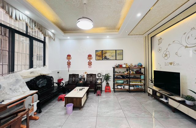 红星社区(文华路)4室2厅178.89㎡165万二手房图片