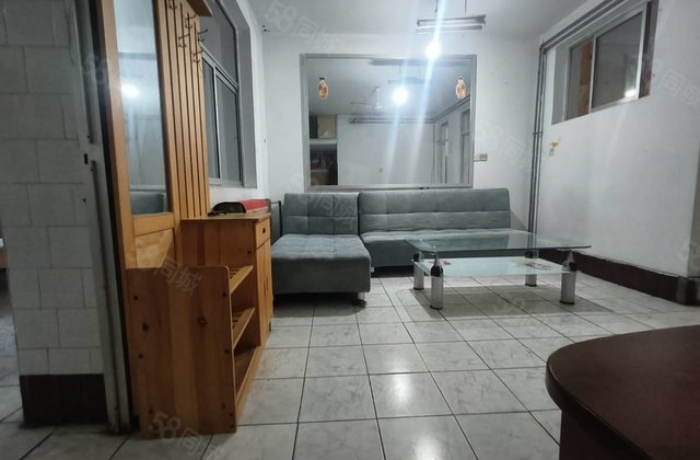 急售！老文轩东临  龙山北区 多层二楼 正规三室  看房方便