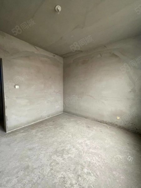吉粮康郡3室2厅1卫118㎡南北48万