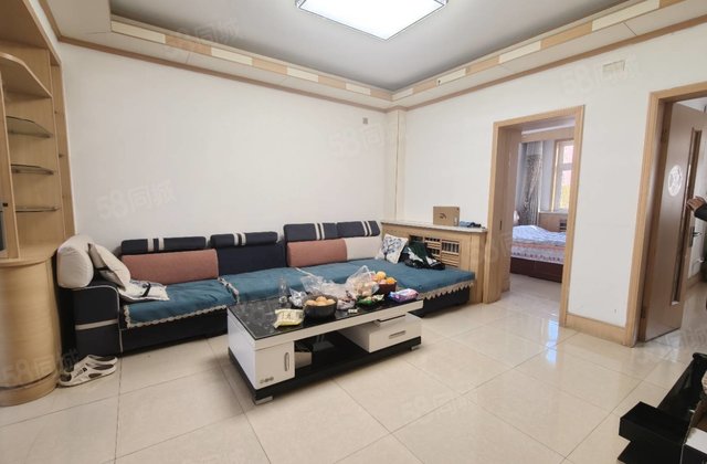 汇金街！皮革厂家属院！三室！很干净！